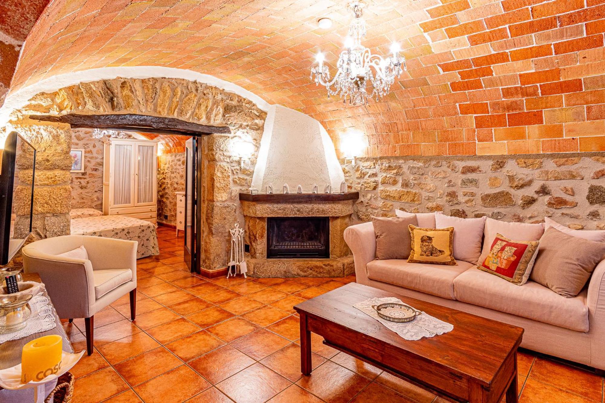 Cal Bisbe, Your Rural Holiday Home Capmany Dış mekan fotoğraf