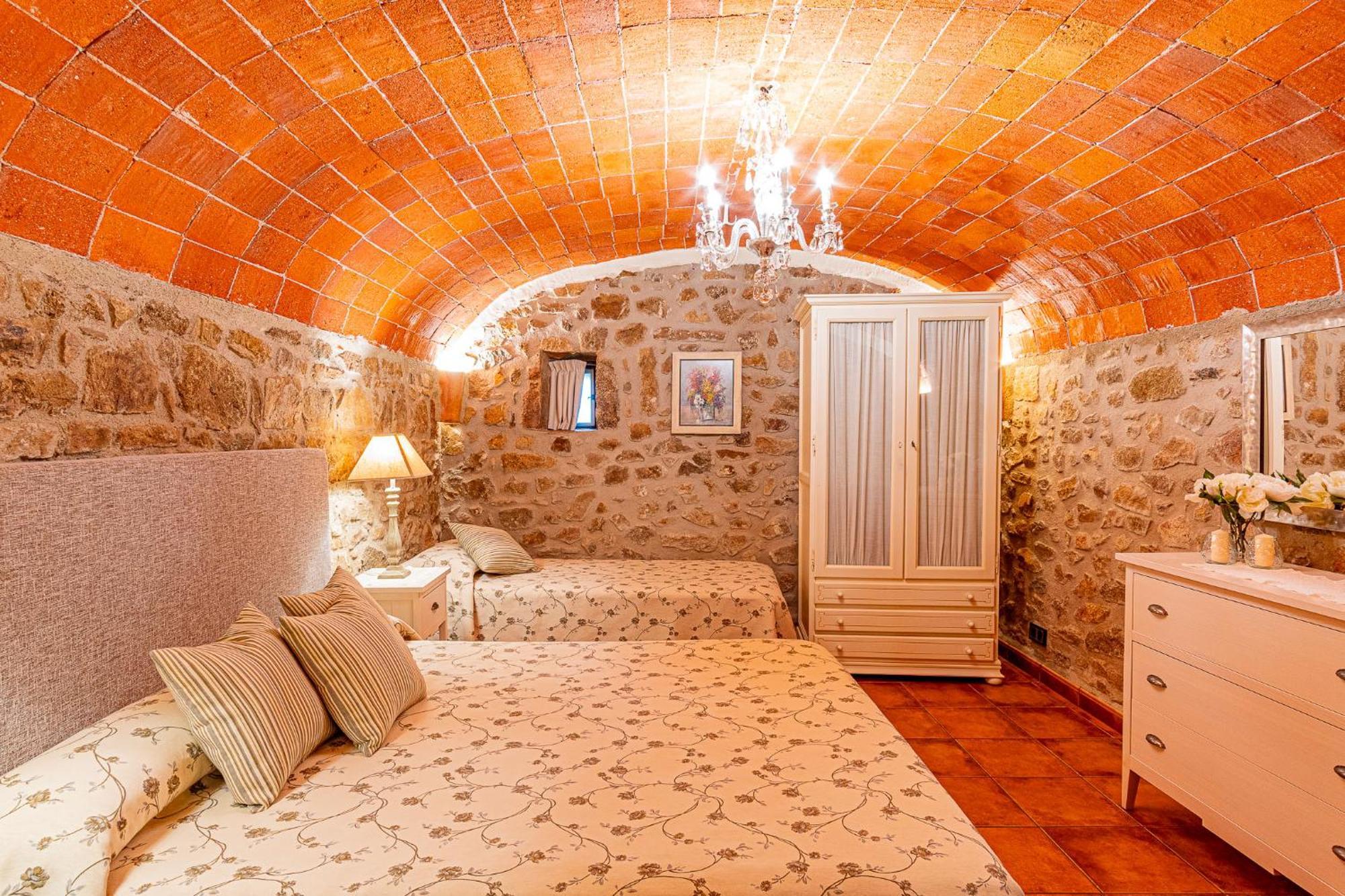 Cal Bisbe, Your Rural Holiday Home Capmany Dış mekan fotoğraf